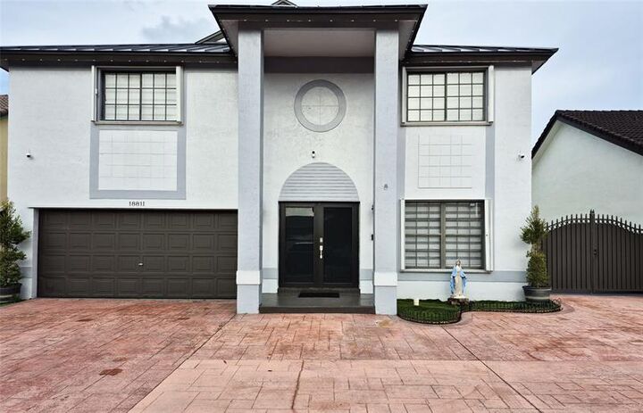 18811 NW 80th Ave  Hialeah FL 33015 photo