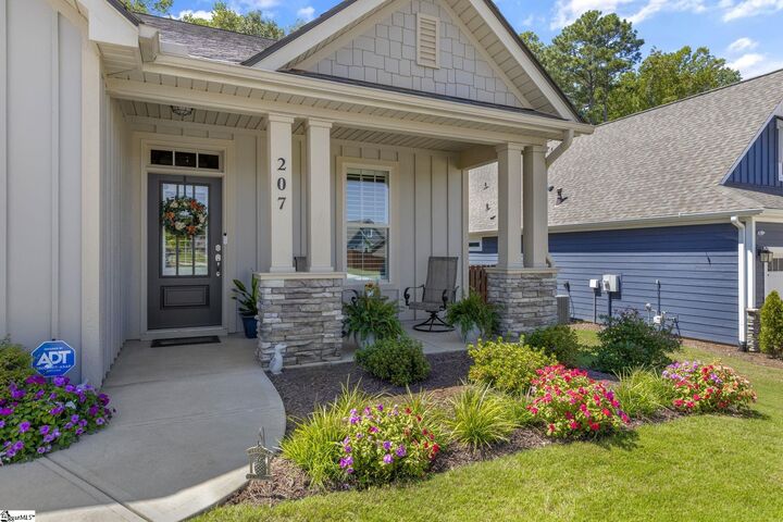 Property Photo:  207 Ridgebury Place  SC 29607-5182 