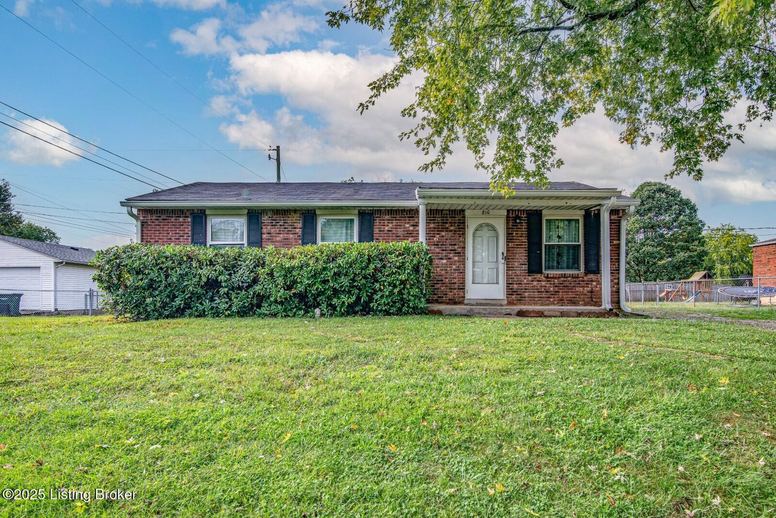 Property Photo: 810 Charlene Dr KY 40175