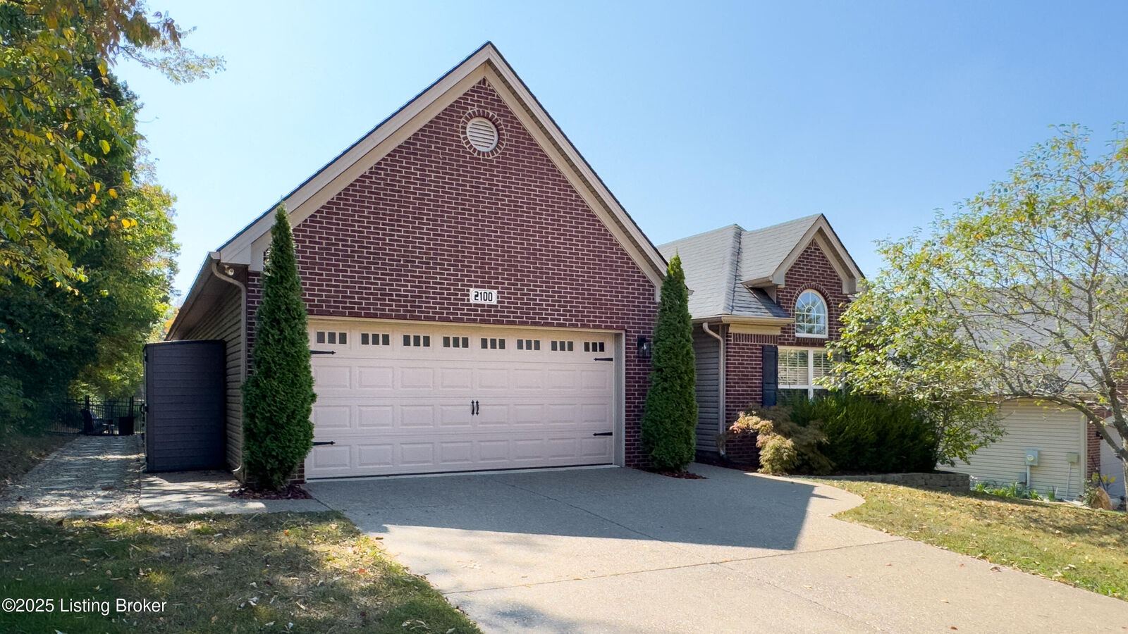 Property Photo:  2100 Carabiner Way  KY 40245 