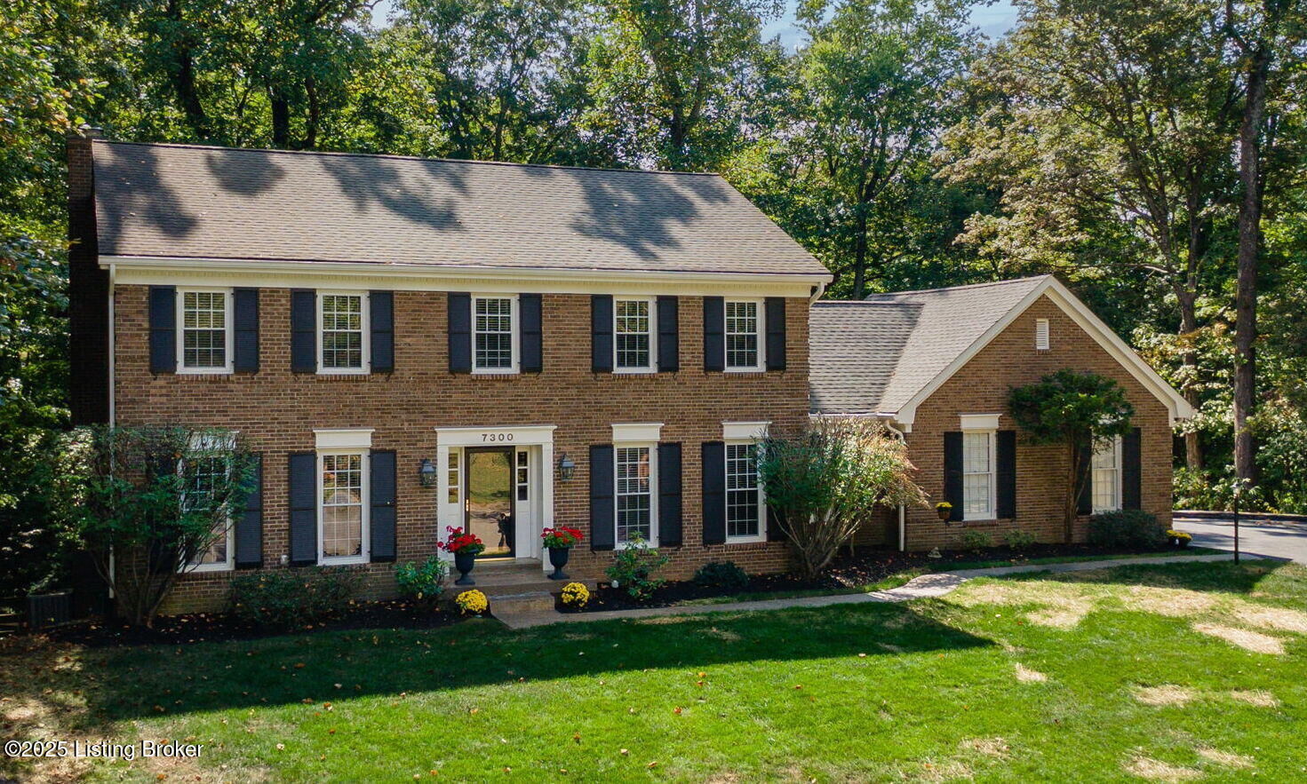 Property Photo:  7300 Fox Bluff Pl  KY 40059 