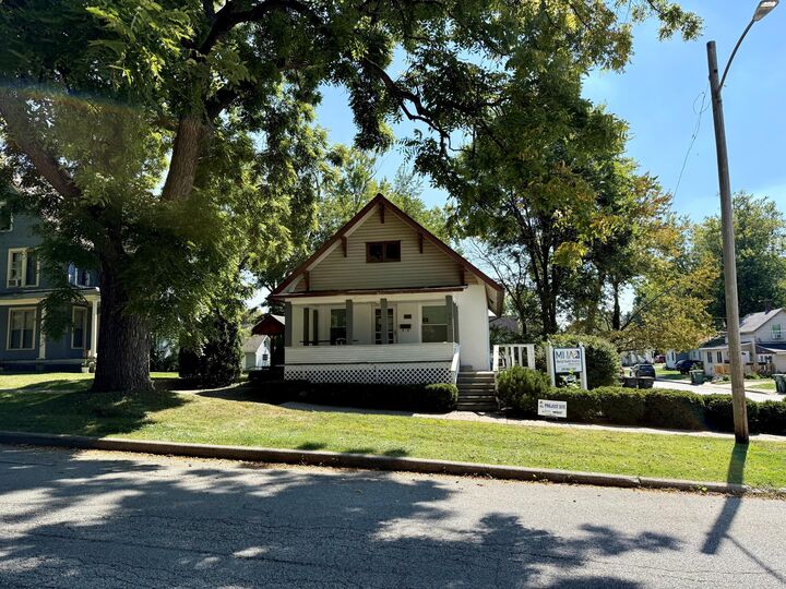 Property Photo:  402 Indiana Avenue  IN 46383 