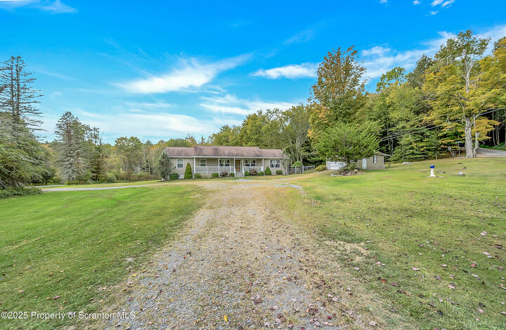 Property Photo:  3 Maple Lane  PA 18436 