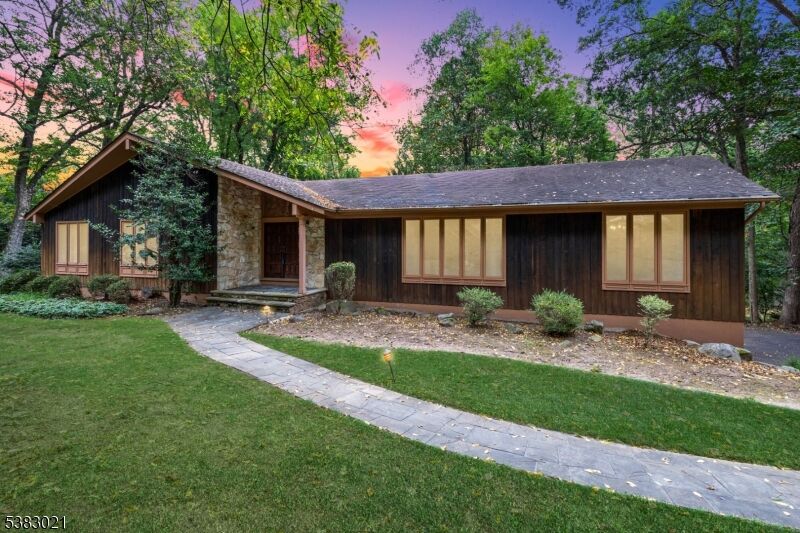 Property Photo:  581 Phillip Ln  NJ 07069 