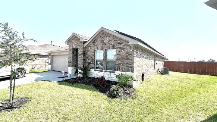 Property Photo: 5102 Moonlit Garden Lane TX 77449