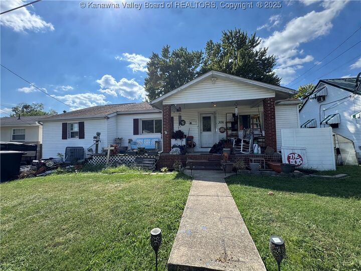 Property Photo: 306 Kanawha Avenue WV 25143