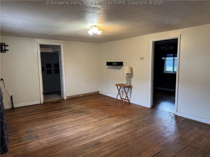 Property Photo: 306 Kanawha Avenue WV 25143