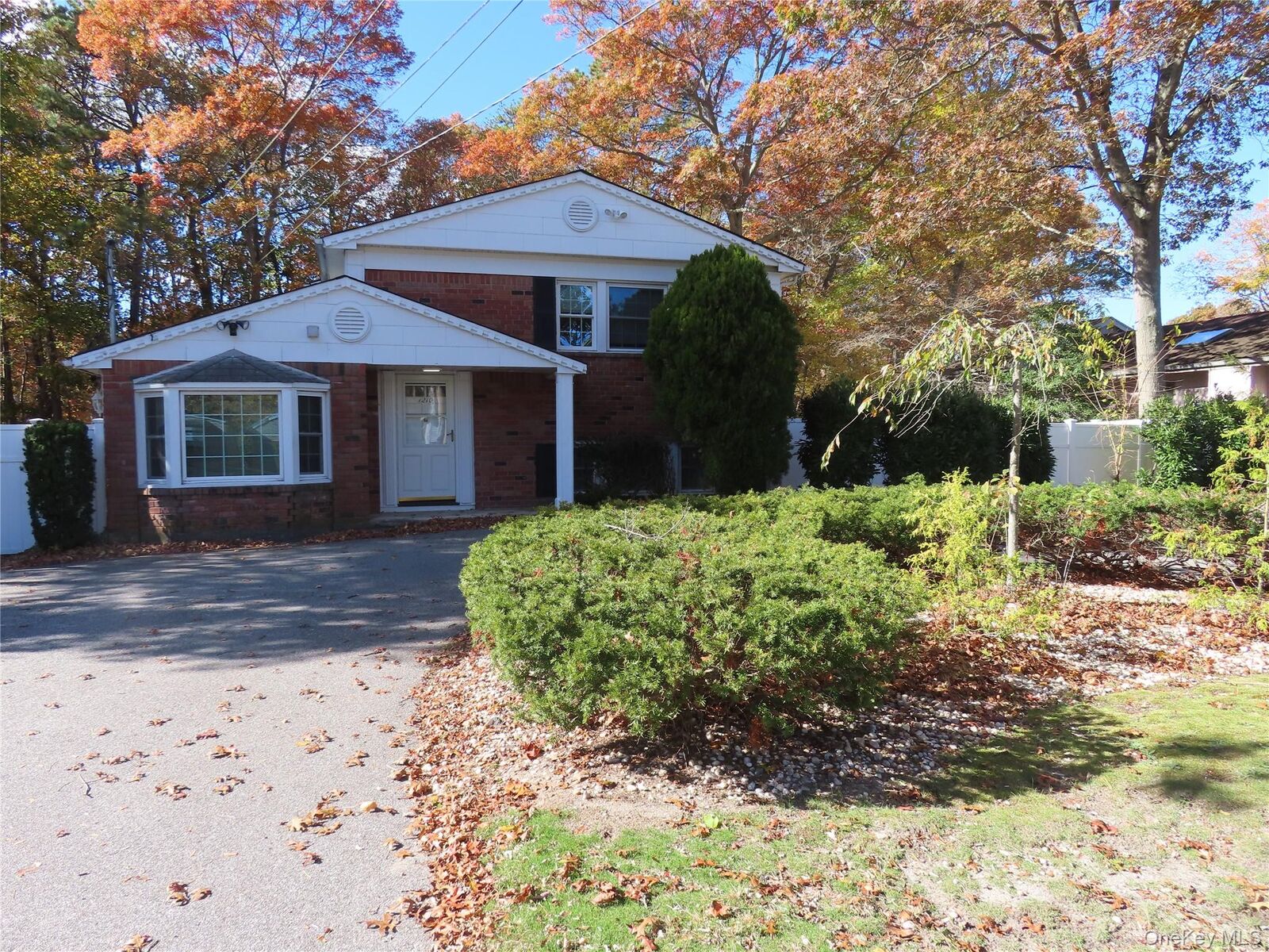 Property Photo:  1210 Smithtown Avenue Upper  NY 11716 