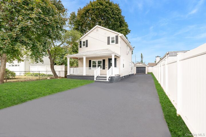24 Calvert Avenue  West Babylon NY 11704 photo