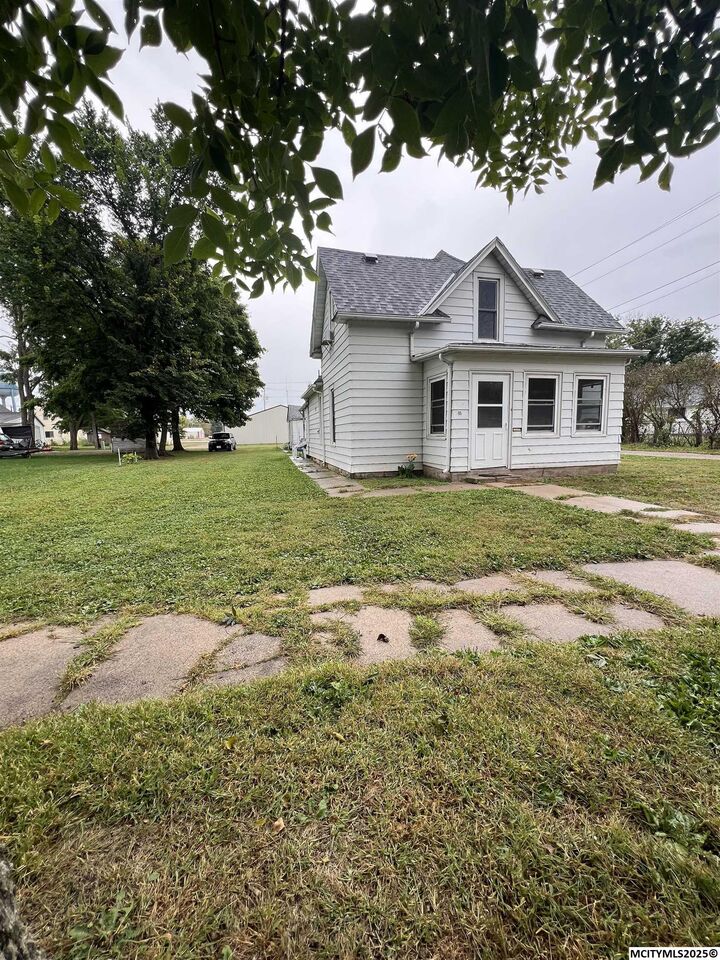 Property Photo:  95 14th St N  IA 50459 