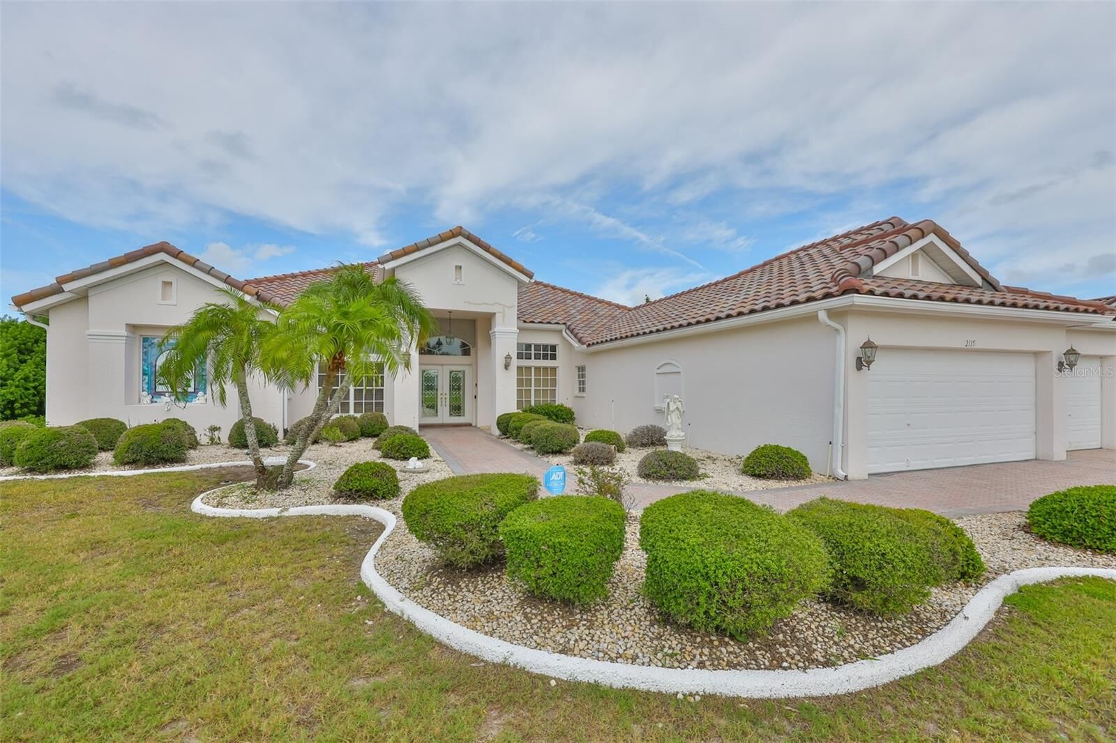 Property Photo:  2115 Platinum Drive  FL 33573 