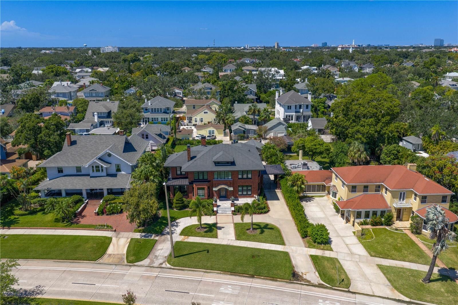 Property Photo: 815 Bayshore Boulevard FL 33606