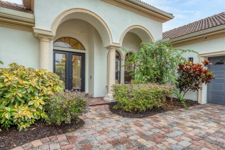 Property Photo: 7024 Brier Creek Court FL 34202
