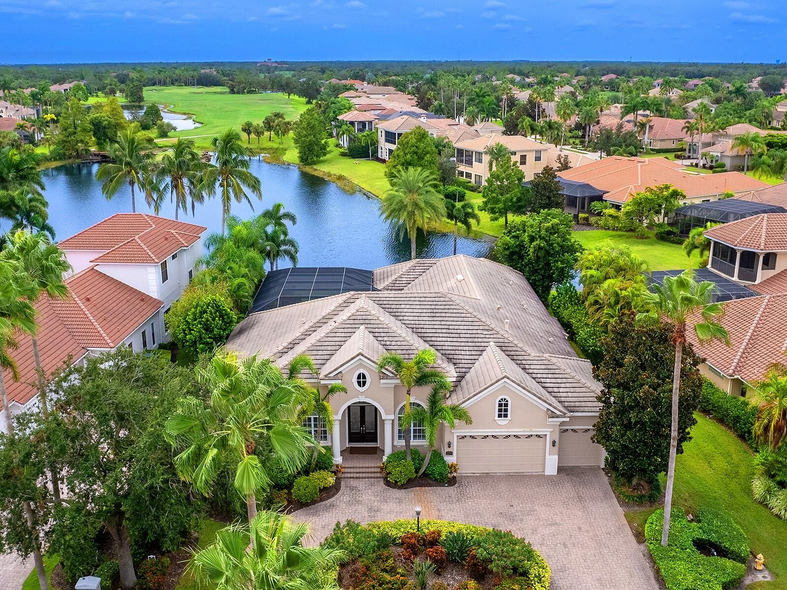 Property Photo: 12714 Deacons Place FL 34202