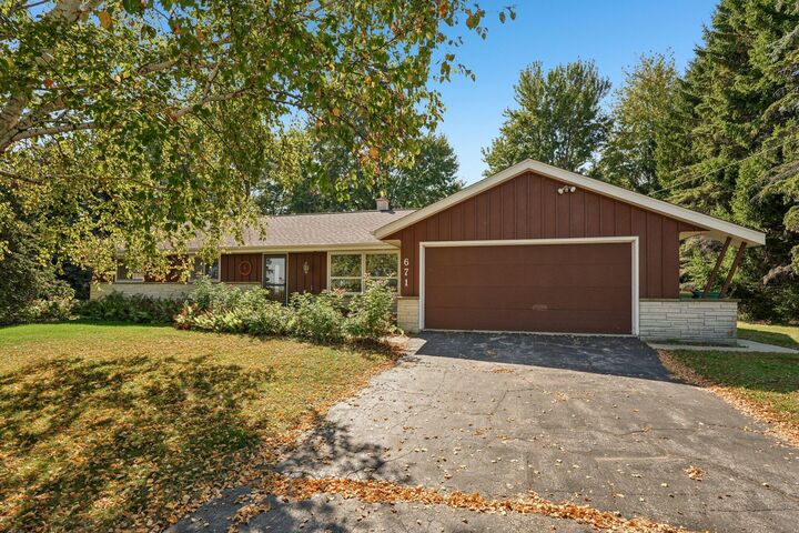 671 W Dekora St  Saukville WI 53080 photo