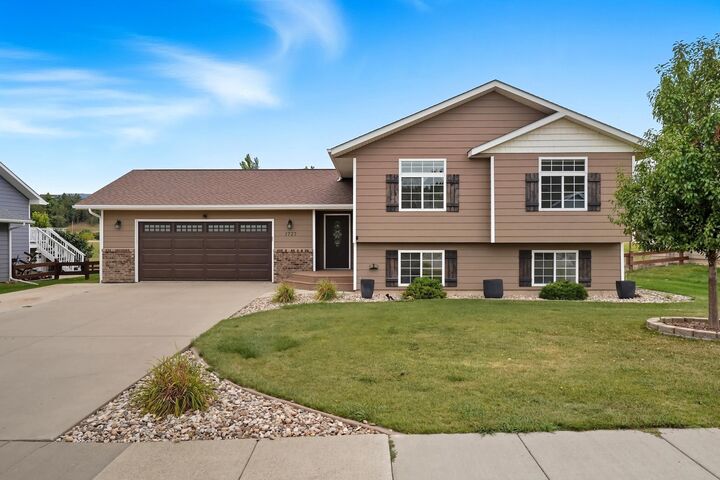1727 Iron Horse Loop  Spearfish SD 57783 photo