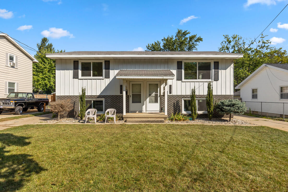 Property Photo:  1731 32nd Street SW  MI 49519 
