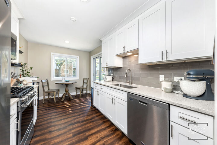 Property Photo:  1301 S Williams Street 2  IL 60559 