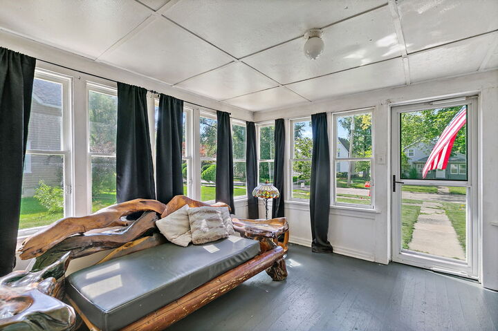 Property Photo: 318 S 8th Street IL 60115