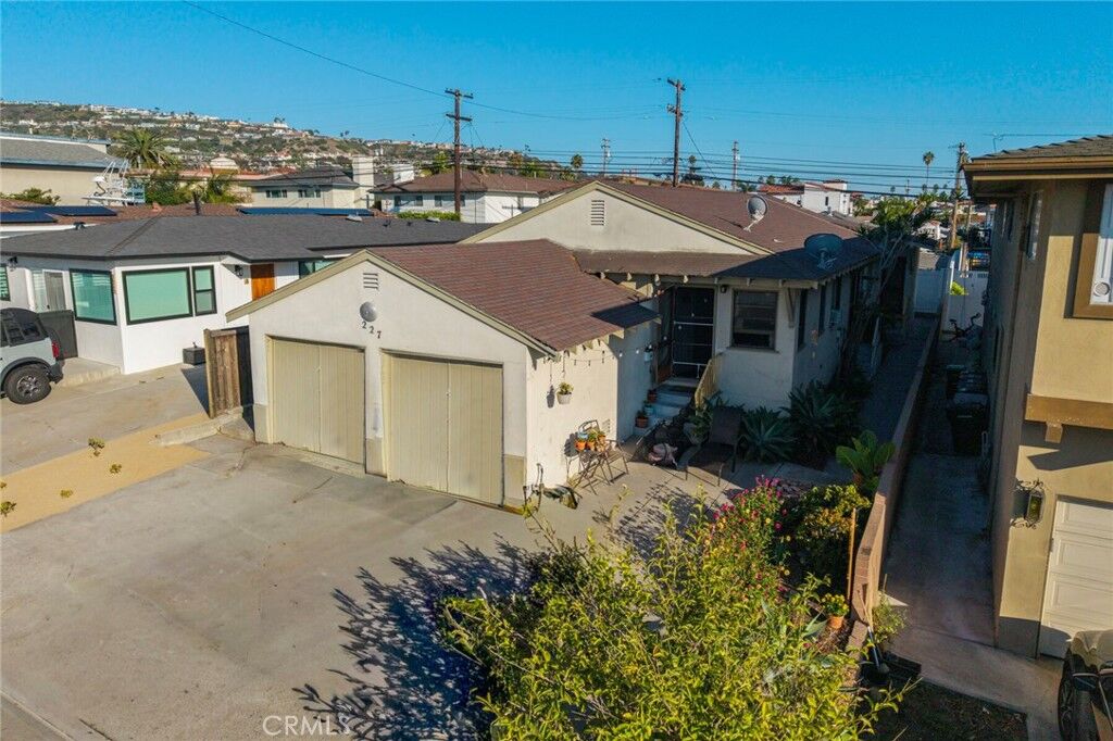 Property Photo: 227 Avenida Serra CA 92672