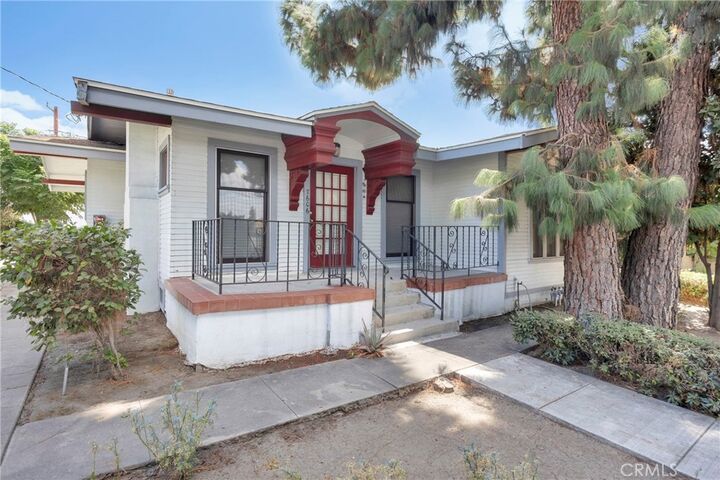 Property Photo:  7606 7608 Pickering Avenue  CA 90602 