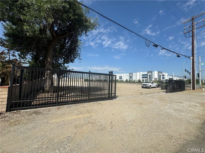 Property Photo:  10512 Juiper Avenue  CA 92337 