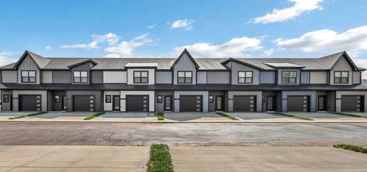 Property Photo: 1305 Jonathan Wade Circle TN 37043