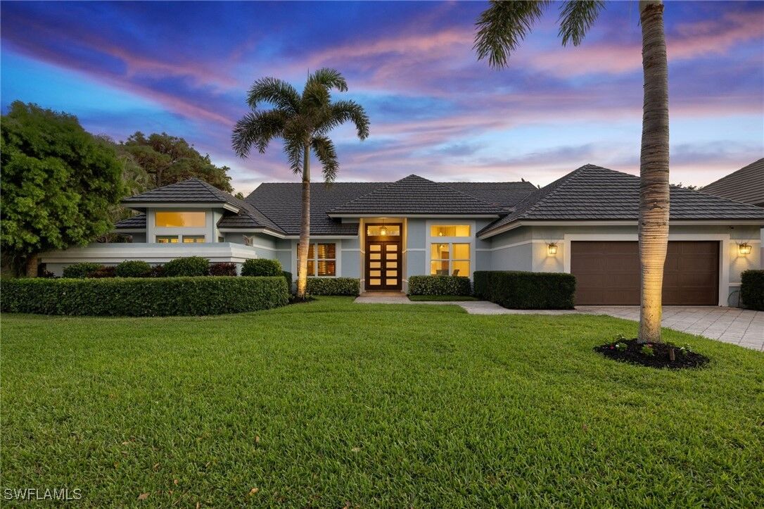 Property Photo: 812 Arrowhead Lane FL 34108