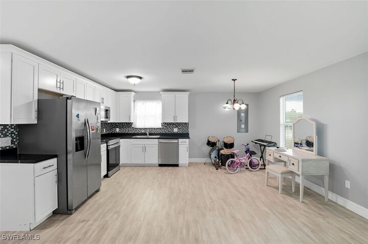 Property Photo:  4421 Bessie Avenue  FL 33905 