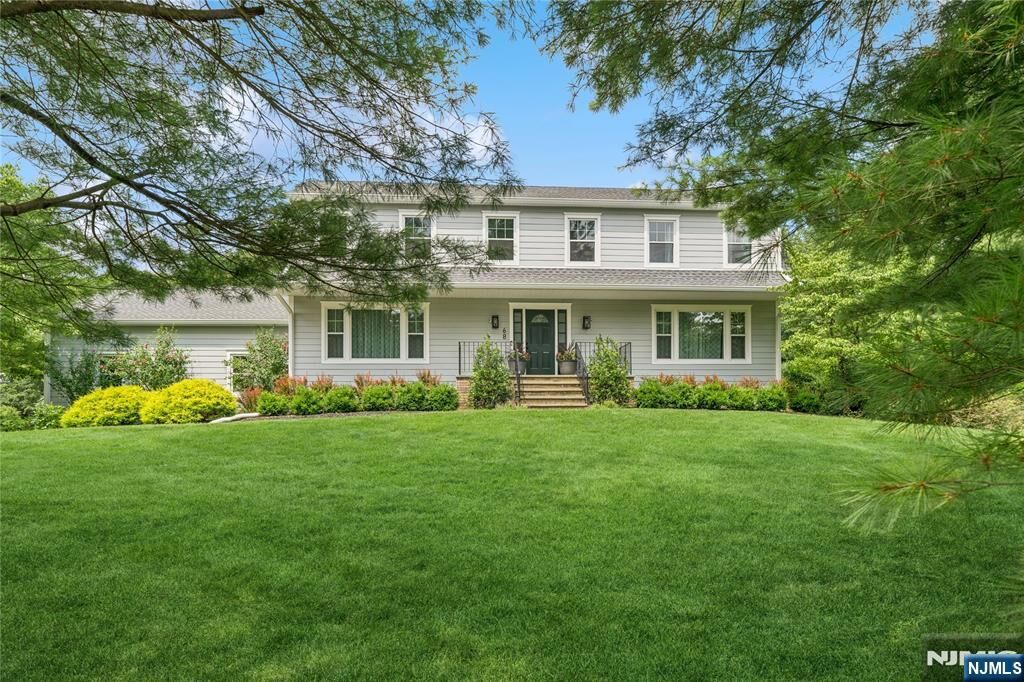 Property Photo:  68 Burnwood Lane  NJ 07458 