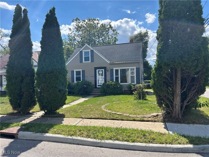Property Photo:  19102 Ridgewood Avenue  OH 44122 