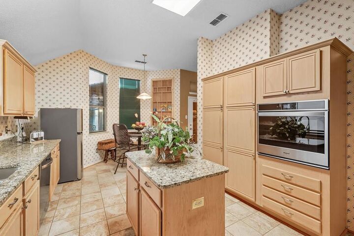 708 Willington Drive  Arlington TX 76018 photo