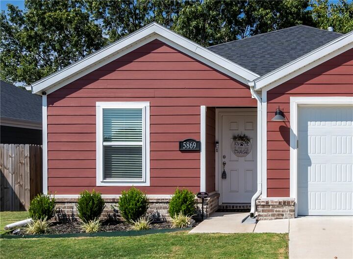 Property Photo: 5869 W Holdcroft Drive AR 72704