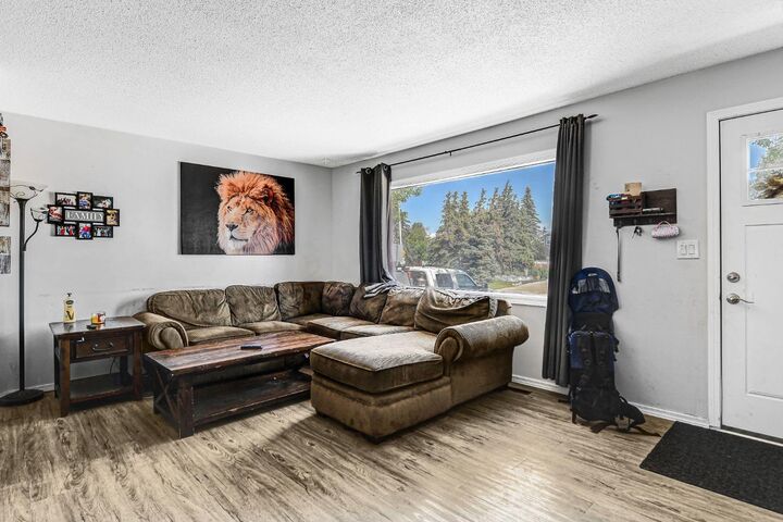 Property Photo:  9825 91 Avenue  AB T8V 0G1 