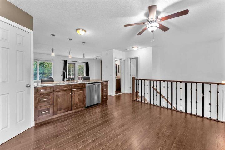 Property Photo: 50 8 Avenue SE 6 AB T1V 1E8