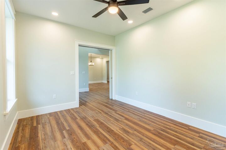 Property Photo: 5870 Saratoga Dr FL 32536