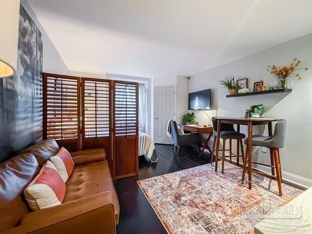 Property Photo:  224 E Garden St 413  FL 32502