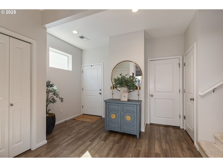 Property Photo:  33279 SW Havlik Dr  OR 97056 