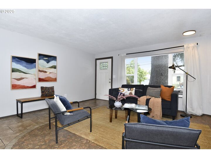 Property Photo:  6227 NE 10th Ave  OR 97211 