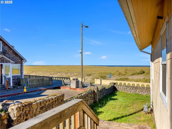 Property Photo:  804 N Prom  OR 97138 