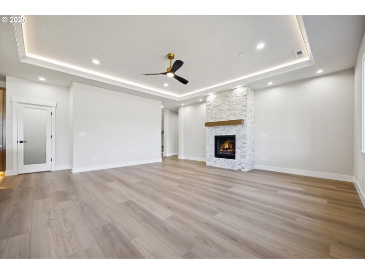 Property Photo: 105 Wild Duck Run NE OR 97381