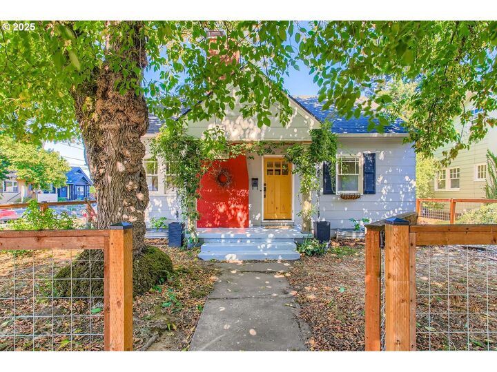 5205 SE Taggart Ct  Portland OR 97206 photo