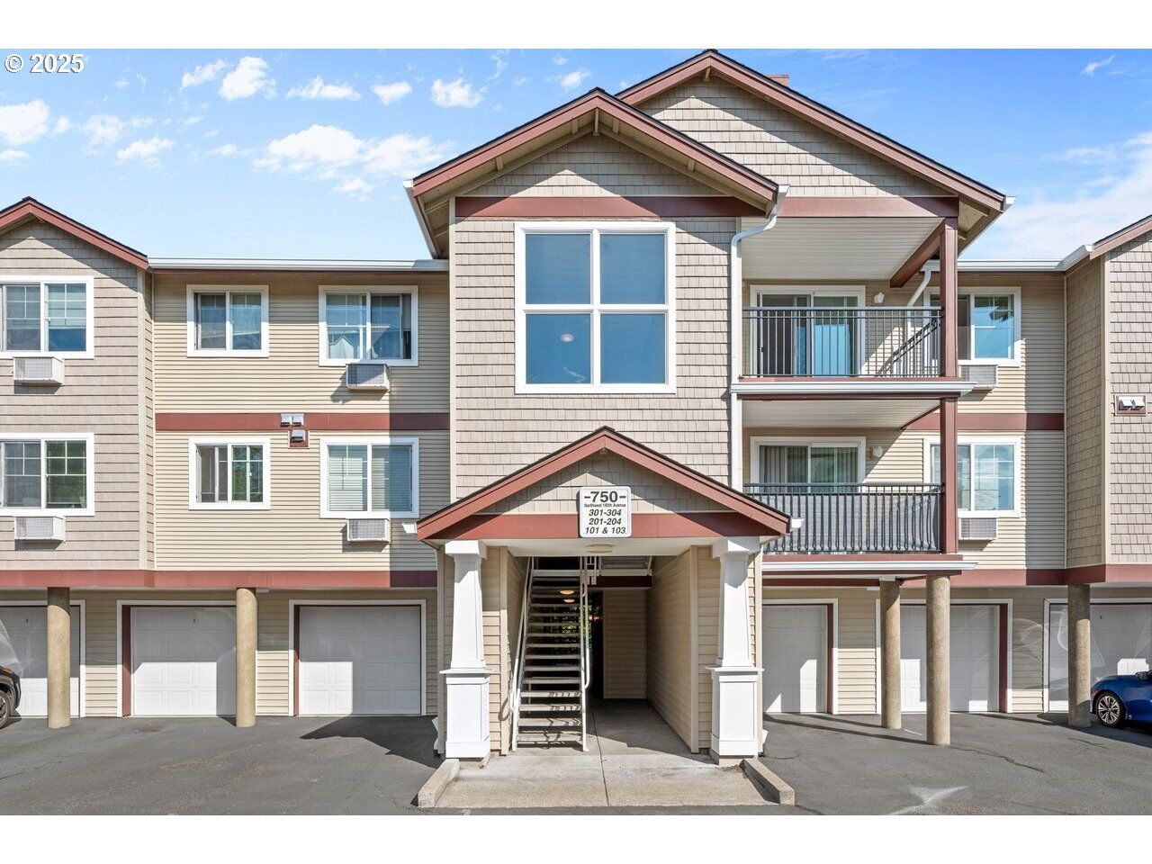 Property Photo:  750 NW 185th Ave 203  OR 97006 
