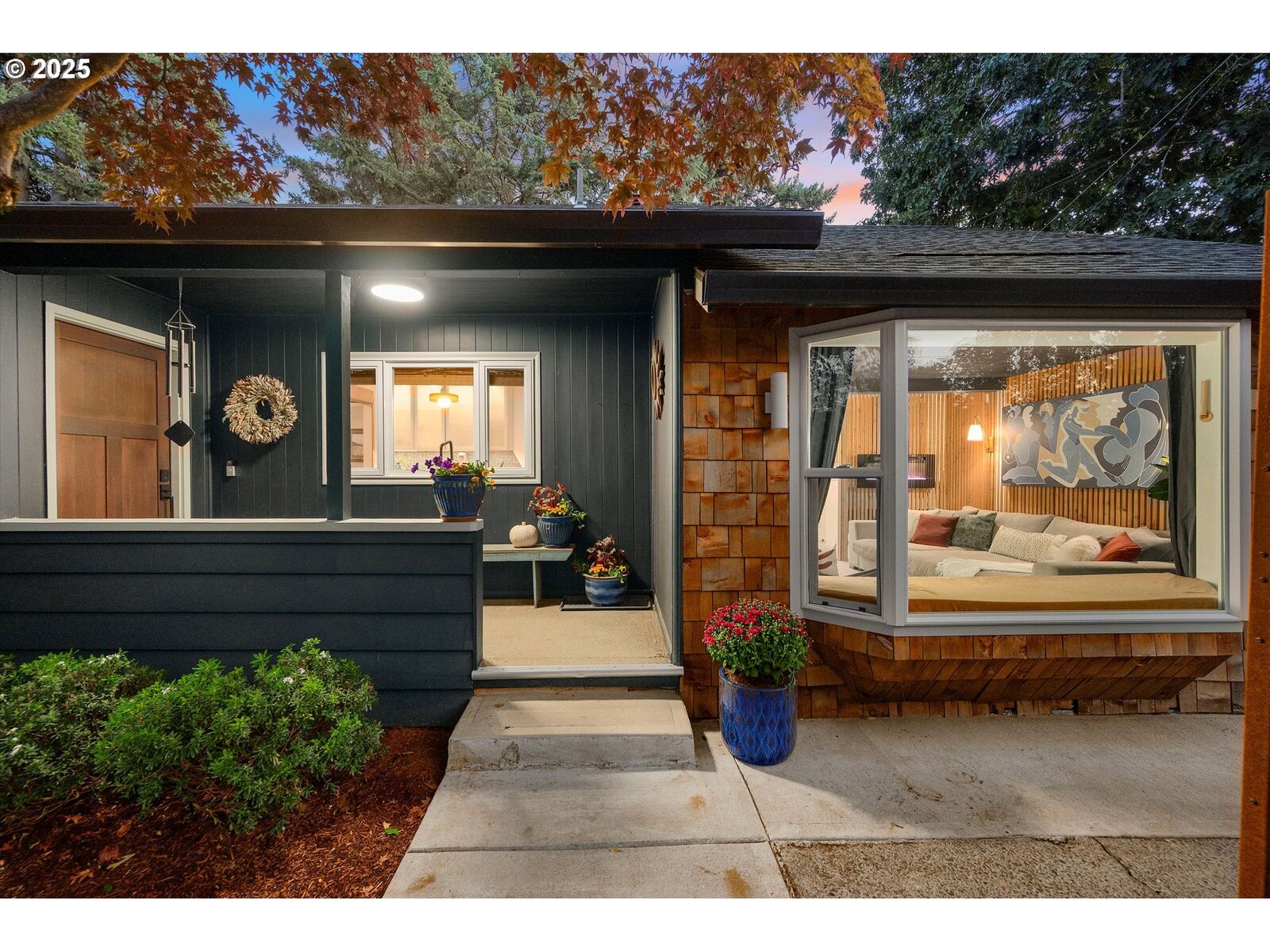 Property Photo:  6136 SE Harney St  OR 97206 