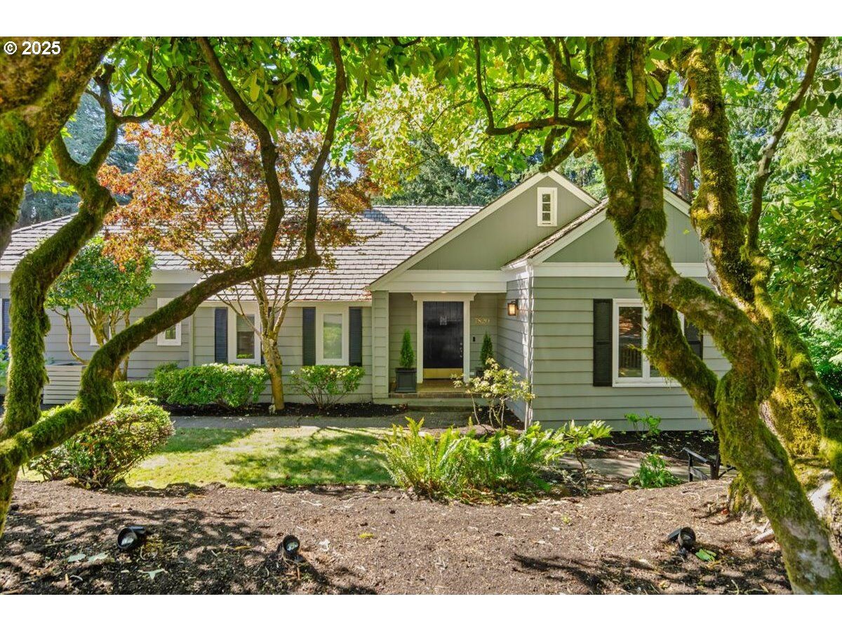 Property Photo:  7820 SW Linden Rd  OR 97225 