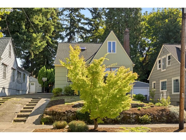 Property Photo:  3532 SE Franklin St  OR 97202 