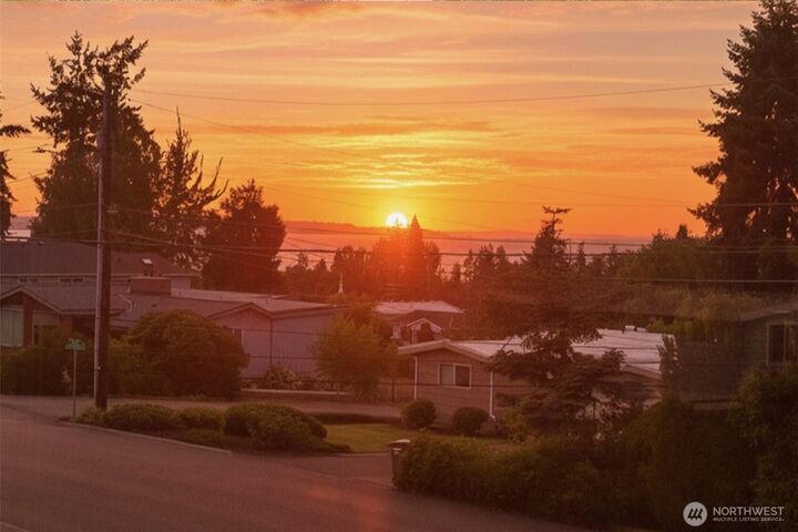 Property Photo:  1026  Glen Street  WA 98020 