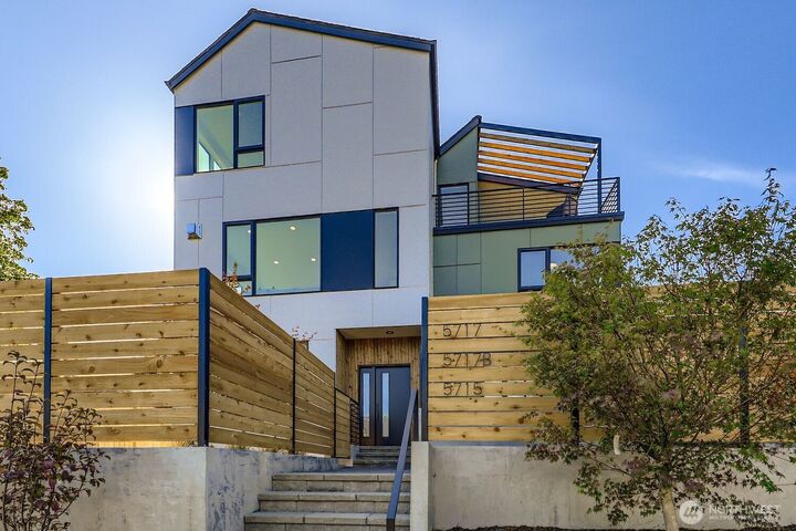 Property Photo: 5717 35th Avenue NE B WA 98105