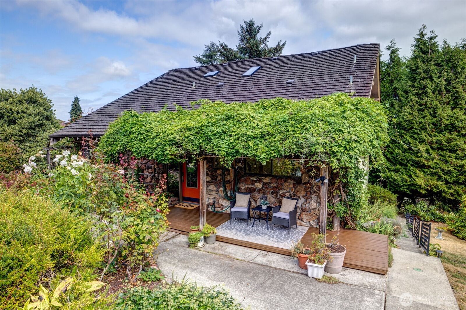 Property Photo:  9733  Arrowsmith Avenue S  WA 98118 