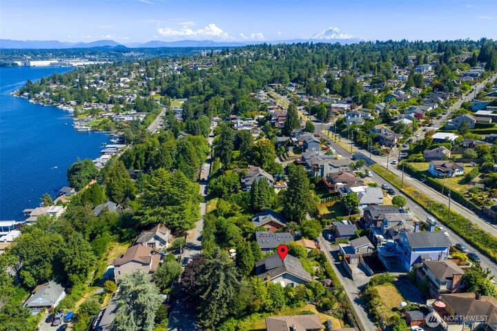 9733  Arrowsmith Avenue S  Seattle WA 98118 photo